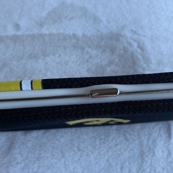 NWOT University of Iowa Hawkeyes NCAA Black Jersey Hard Case‎ Wristlet Wallet - Picture 7 of 7